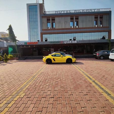 Hotel Nilkanth Navsari Extérieur photo