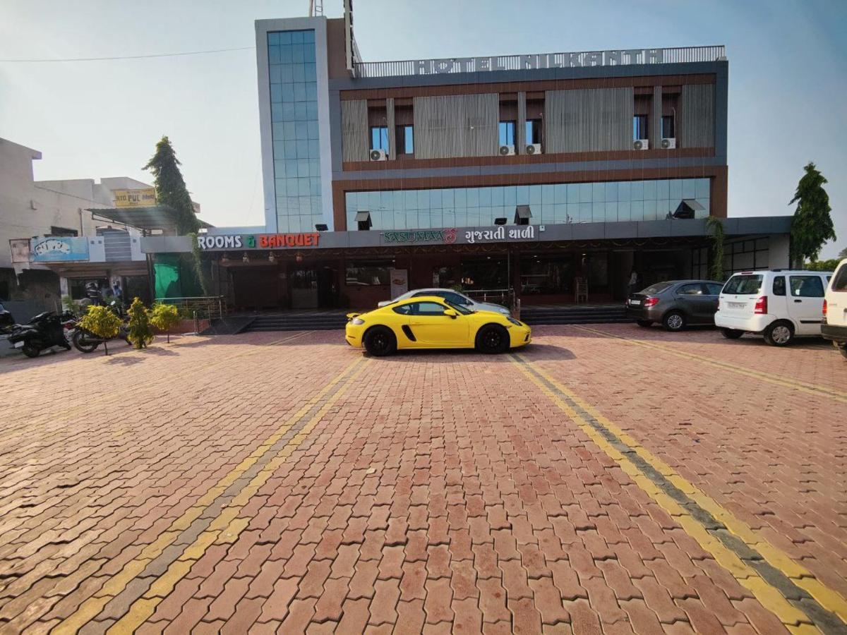 Hotel Nilkanth Navsari Extérieur photo