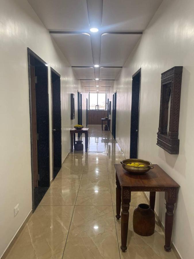 Hotel Nilkanth Navsari Extérieur photo