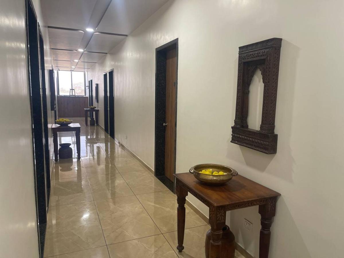 Hotel Nilkanth Navsari Extérieur photo