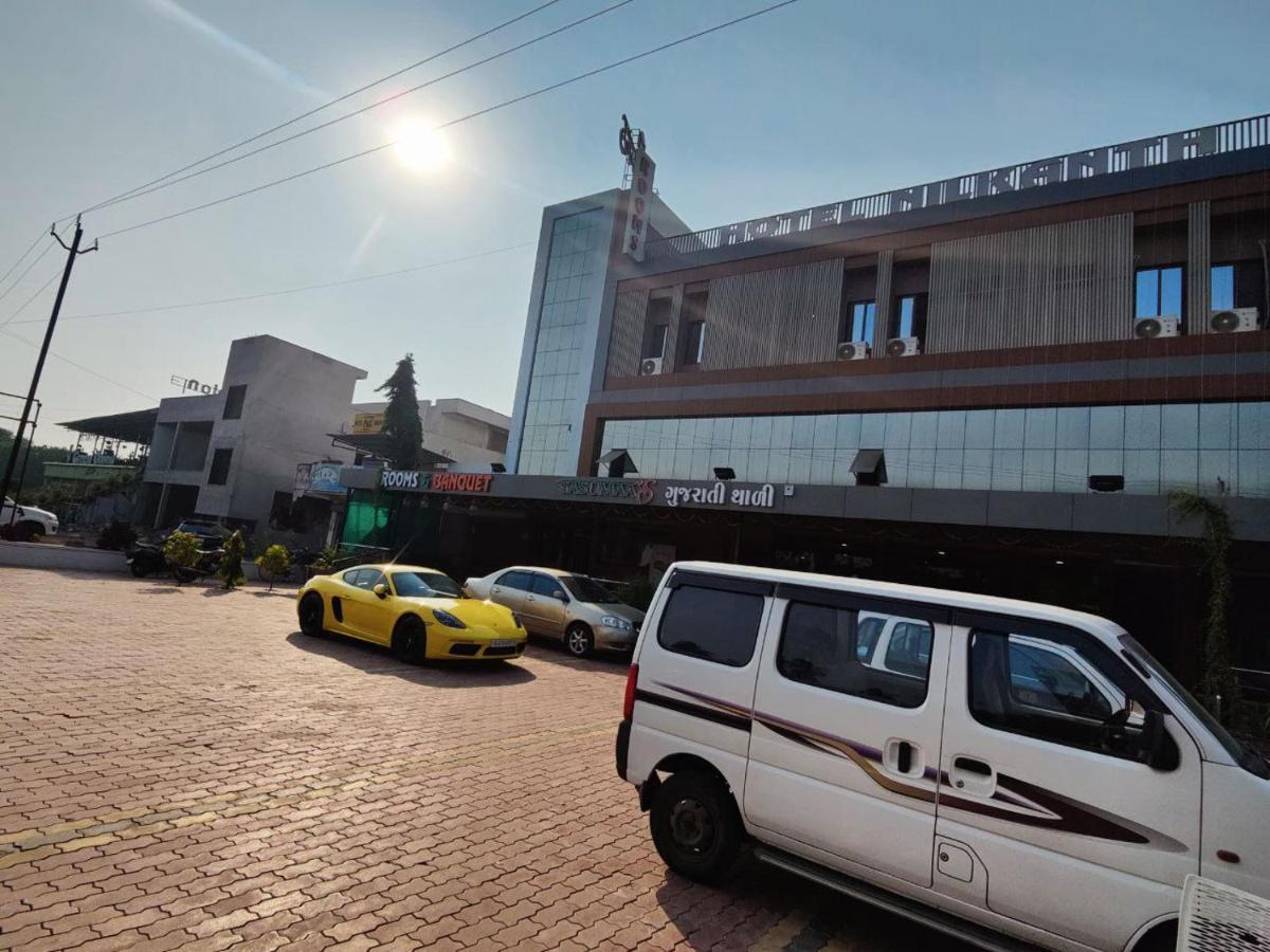 Hotel Nilkanth Navsari Extérieur photo