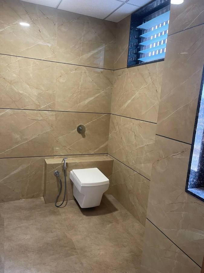 Hotel Nilkanth Navsari Extérieur photo