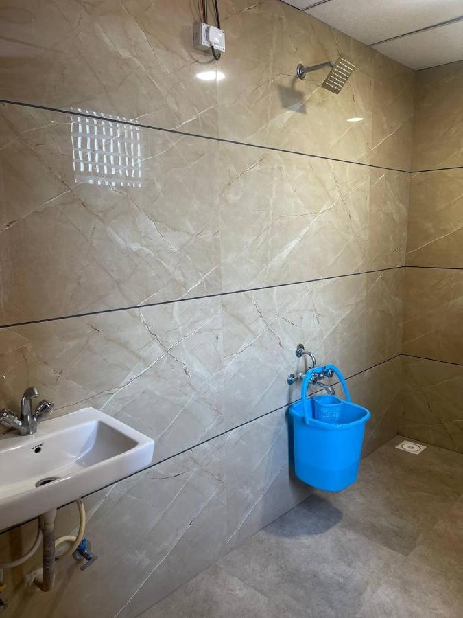 Hotel Nilkanth Navsari Extérieur photo