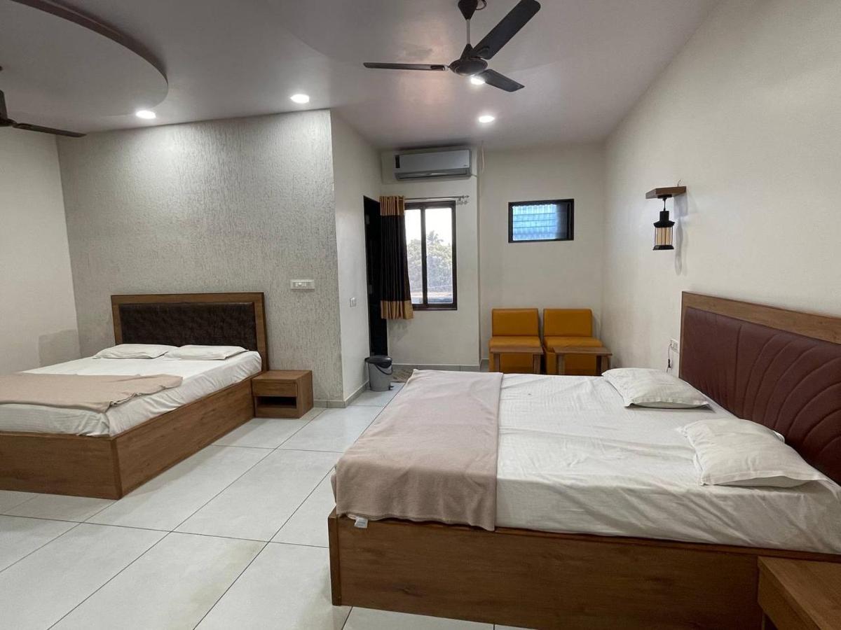Hotel Nilkanth Navsari Extérieur photo